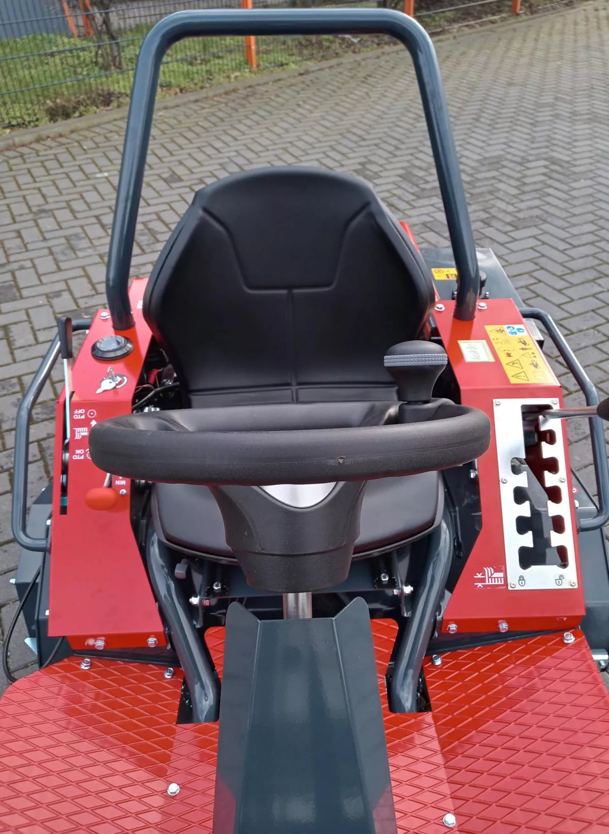 Benassi Schlegelmäher Aufsitzmäher FOX 95 4WD - Allrad - Baumawelt.de - NB Baumaschinen 